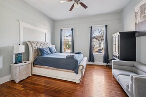 9 makuuhuonetta, työpöytä, silitysrauta/-lauta, ilmainen Wi-Fi