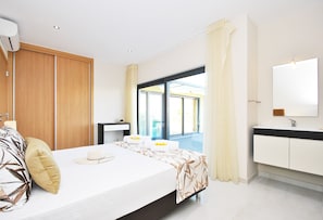 6 bedrooms, in-room safe, iron/ironing board, free WiFi