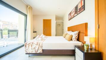 6 bedrooms, in-room safe, iron/ironing board, free WiFi
