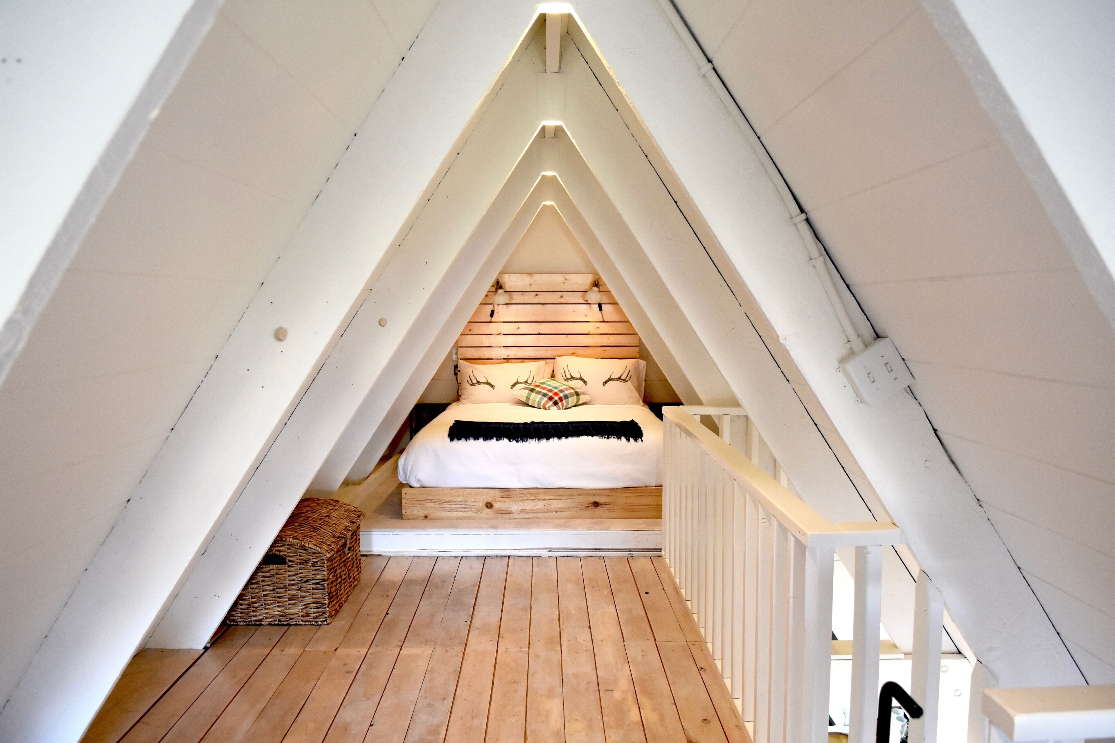 2 bedrooms, travel crib, free WiFi, bed sheets