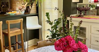 Colorful Roseway Bungalow - a classic old Portland charmer!
