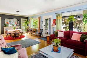 Smart TV, fireplace, books, offices