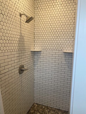 Combined shower/tub, hair dryer, towels, soap
