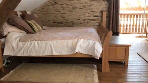 5 Schlafzimmer, Schreibtisch, Bügeleisen/Bügelbrett, Reisekinderbett