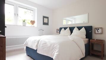 1 bedroom, in-room safe, iron/ironing board, free WiFi