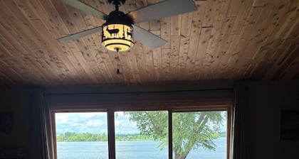 Spacious 5 Bedroom Castle Rock Lake Front Home