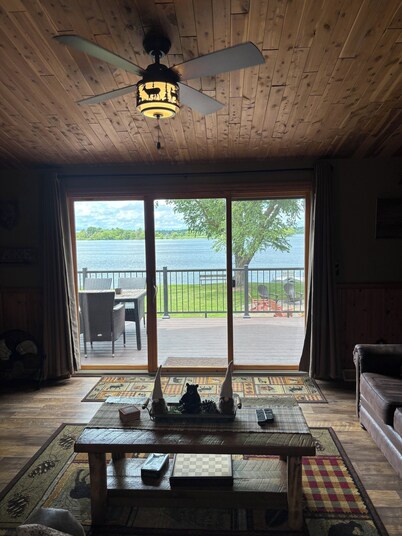 Spacious 5 Bedroom Castle Rock Lake Front Home