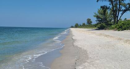 Venice Home Electric Heated Pool Near Manasota Key Beach! ⛱️
