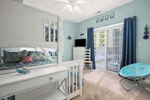 4 bedrooms, iron/ironing board, WiFi