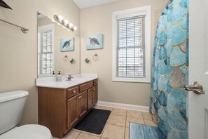 Combined shower/tub