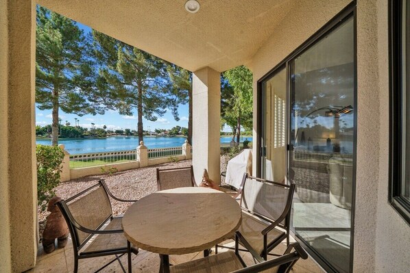 Outdoor dining - Waterfront 1st Floor, Gated, 2 Bd,2Ba + Den, Family Friendly, Pet Friendly. (Scottsdale)