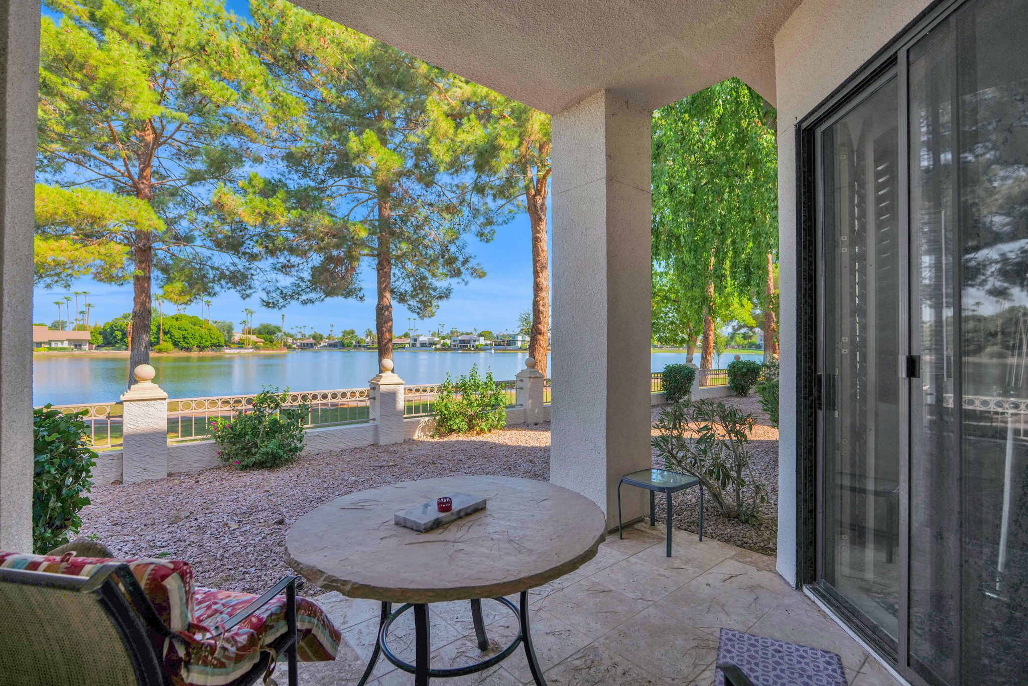 屋外ダイニングエリア