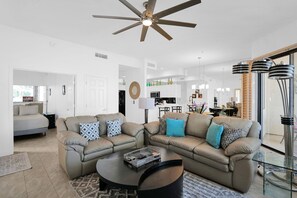 Smart TV, fireplace, offices, printers - Waterfront 1st Floor, Gated, 2 Bd,2Ba + Den, Family Friendly, Pet Friendly. (Scottsdale)