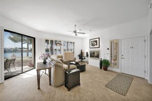 Smart TV, fireplace, offices, printers - Waterfront 1st Floor, Gated, 2 Bd,2Ba + Den, Family Friendly, Pet Friendly. (Scottsdale)