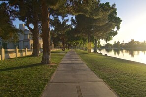 Property grounds - Waterfront 1st Floor, Gated, 2 Bd,2Ba + Den, Family Friendly, Pet Friendly. (Scottsdale)