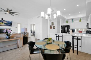 Dining - Waterfront 1st Floor, Gated, 2 Bd,2Ba + Den, Family Friendly, Pet Friendly. (Scottsdale)
