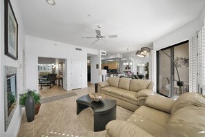 Smart TV, fireplace, offices, printers - Waterfront 1st Floor, Gated, 2 Bd,2Ba + Den, Family Friendly, Pet Friendly. (Scottsdale)