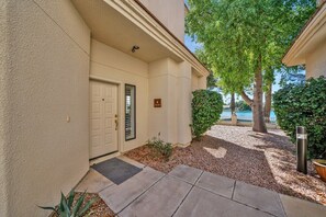 Exterior detail - Waterfront 1st Floor, Gated, 2 Bd,2Ba + Den, Family Friendly, Pet Friendly. (Scottsdale)