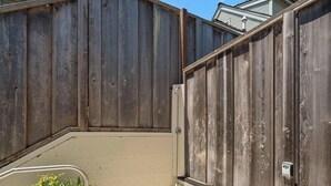 Property grounds - Bay Watch Beach House (Santa Cruz)
