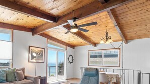 TV, fireplace - Bay Watch Beach House (Santa Cruz)