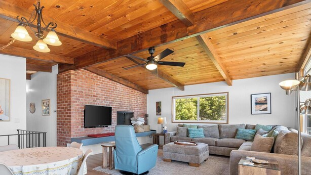 TV, fireplace - Bay Watch Beach House (Santa Cruz)