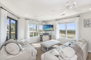 Smart TV, Netflix, Hulu, streaming services - End Unit Oceanfront Condo w/ Views from all Rooms (Isle of Palms)