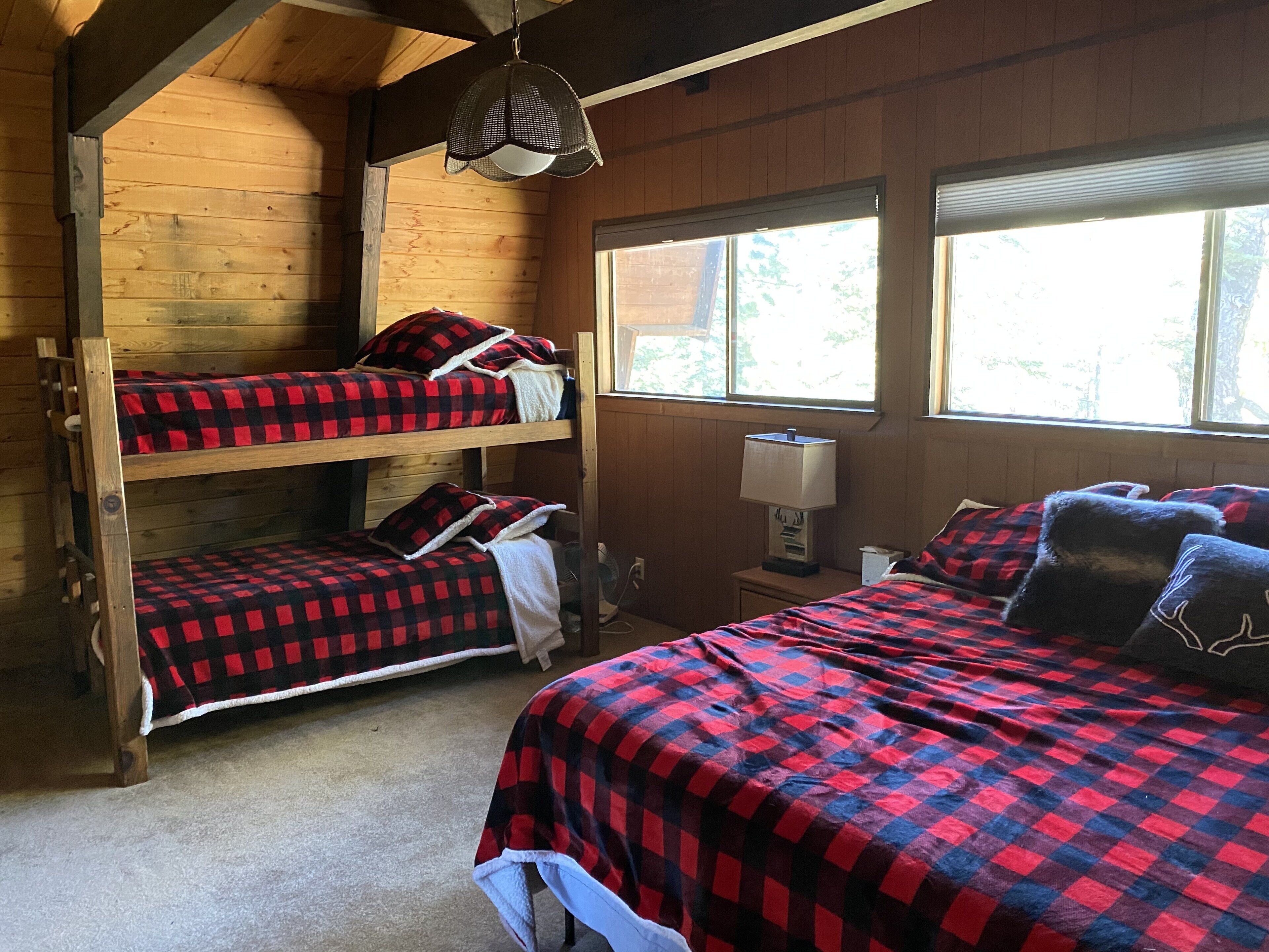 3bed/2bath Tahoe Cabin Getaway - Sleeps 8-10
