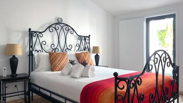 1 slaapkamer, een strijkplank/strijkijzer, reisbedje, gratis wifi