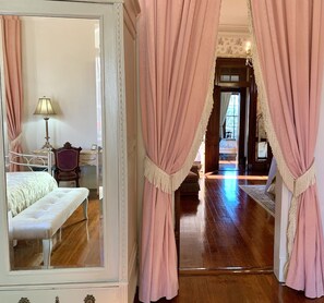 2 slaapkamers, een strijkplank/strijkijzer, gratis wifi, beddengoed