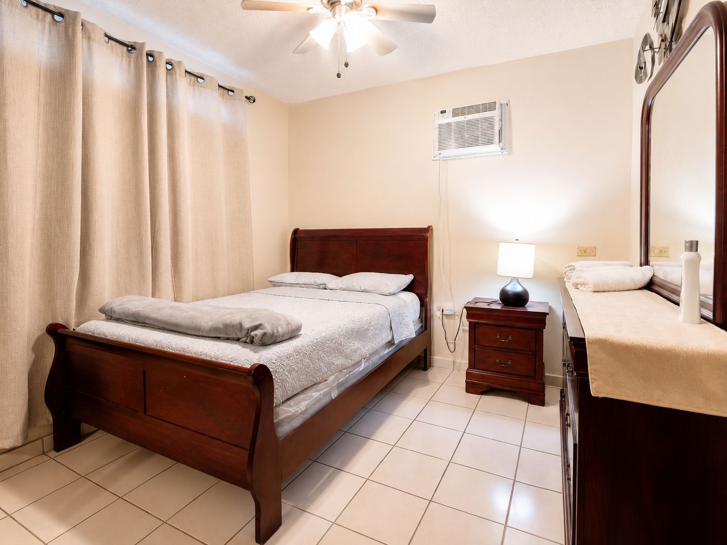 2 bedrooms, blackout drapes, WiFi (free), bed sheets