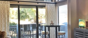 Comfortable and stylish END UNIT on the 10TH FAIRWAY in Palmetto Dunes