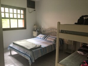 4 bedrooms, iron/ironing board, WiFi