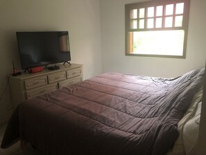 4 bedrooms, iron/ironing board, WiFi