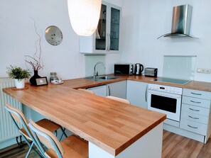 Fridge, microwave, oven, stovetop - Great value in Prenzlauer Berg, free parking (Berlin)