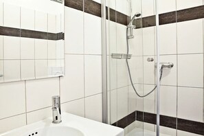 تجهيزات دش، مجففات شعر، مناشف، صابون