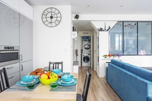 Dining - Paris My Home, near Bastille, 2 showers & 2 wc. (Paris)