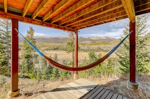 Property grounds - Peak Season Deals! Mountain View Cabin: Hot Tub, Game Room & Cozy Fireplace (Breckenridge)