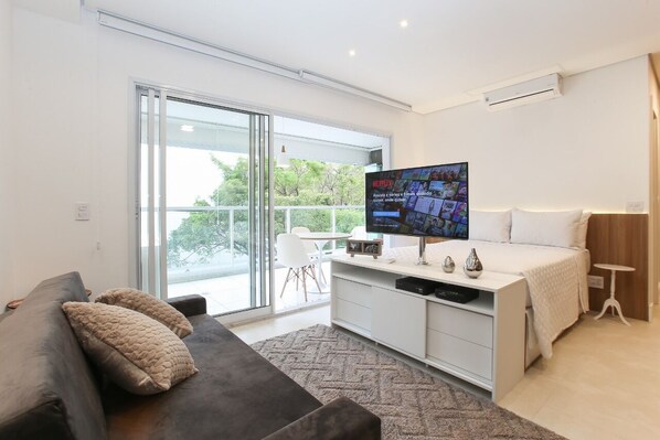 Executive Studio Suite | Living area | Smart TV - Akile Vision (São Paulo)