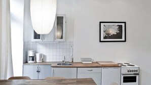 Kaffetrakter/tekoker, kjøleskap, mikrobølgeovn og ovn