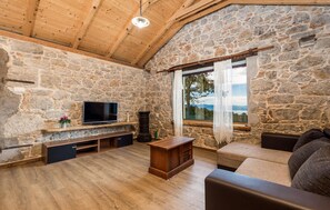 Télévision, cheminée