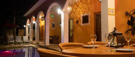 Outdoor dining