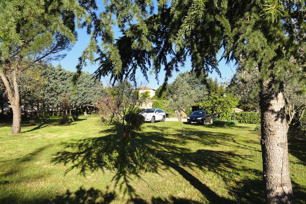 House for 10 people with private pool and fenced garden!
