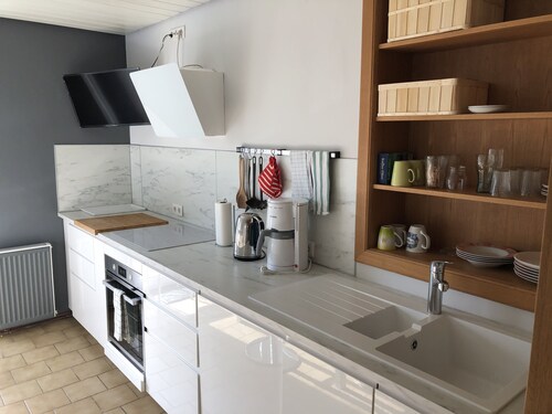 Rote Etage nah WÜ: Fränkisches Design, Süd-Balkon nur 50 Schritte zum Mainradweg