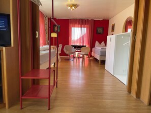 2 Schlafzimmer, Schreibtisch, Bügeleisen/Bügelbrett, kostenloses WLAN