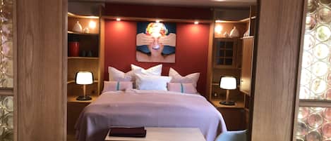 2 bedrooms, desk, iron/ironing board, free WiFi