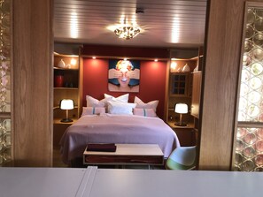 2 bedrooms, desk, iron/ironing board, free WiFi - Red Floor in Franconian design, south-facing balcony only 50 steps to cycle path (Mainstockheim)