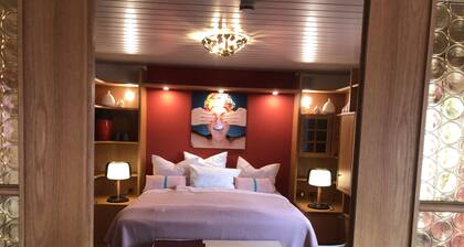 Rote Etage nah WÜ: Fränkisches Design, Süd-Balkon nur 50 Schritte zum Mainradweg