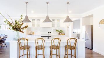 Micro-ondes, four, plaque de cuisson, lave-vaisselle