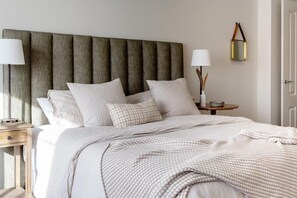 5 habitaciones, tabla de planchar con plancha y wifi gratis