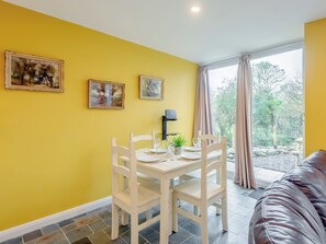 Dining - Dutch Barn Two - UK12873 (Ymwlch, near Porthmadog)